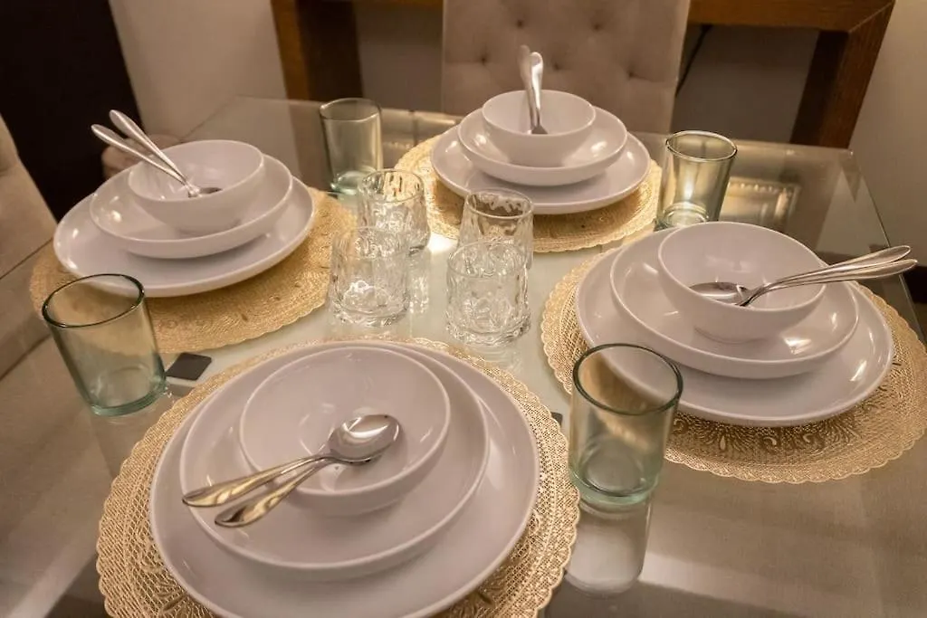 A2J Luxury 1Br Near Venice Mall Bgc Taguig Apartment Manila 0*,  Philippines